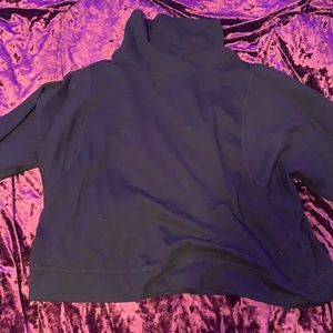 Cropped long sleeve loose turtleneck